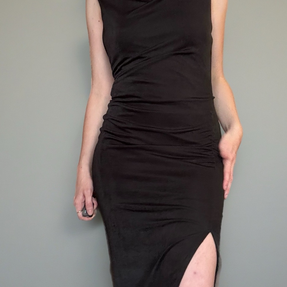 Elegant Black Sleeveless Dress